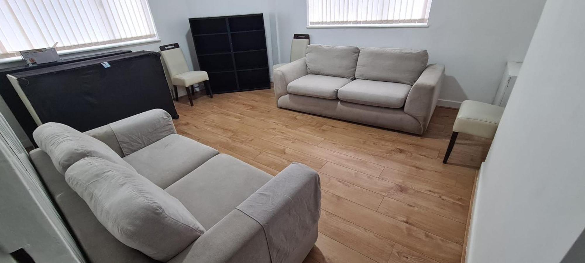 Dudley Road Apartment *